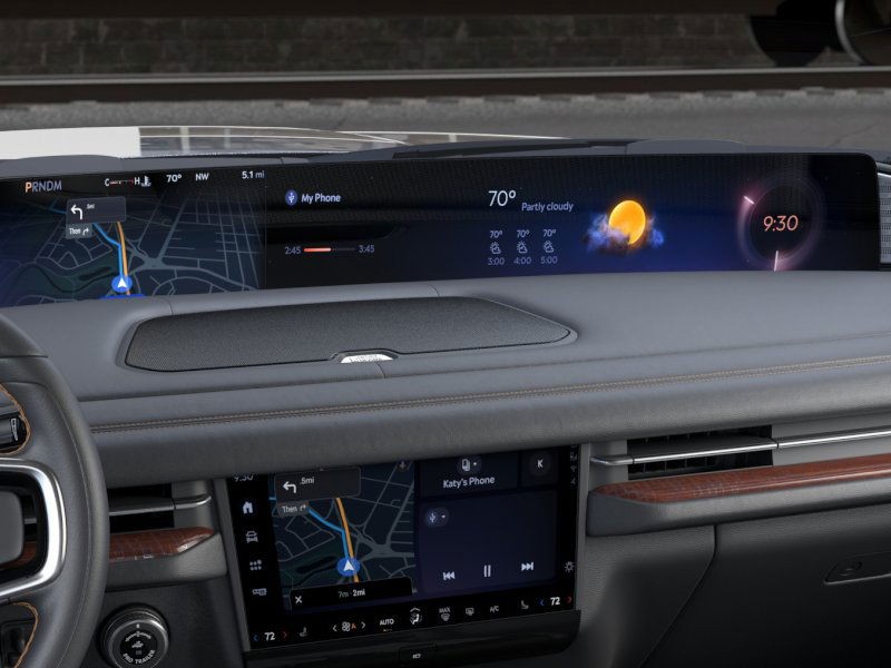 Lincoln Navigator L Vehicle Full-screen Gallery Image 15