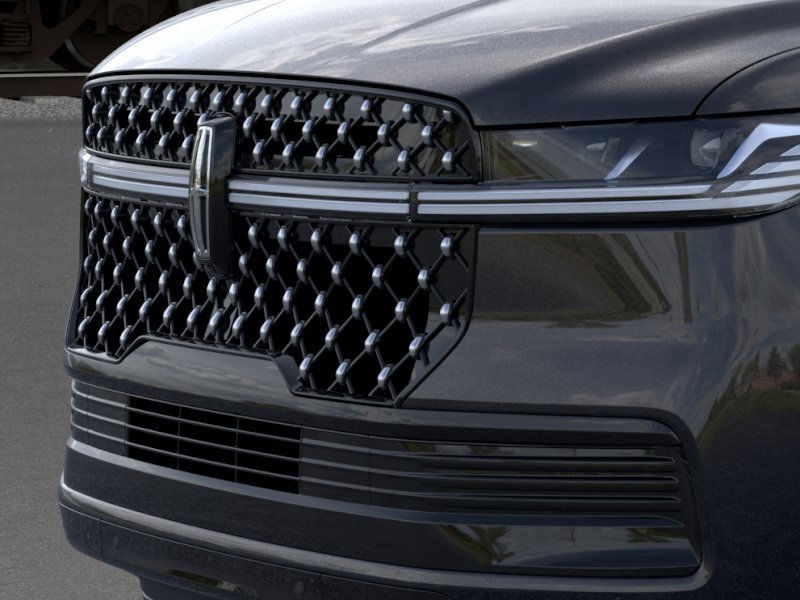 Lincoln Navigator L Vehicle Full-screen Gallery Image 18