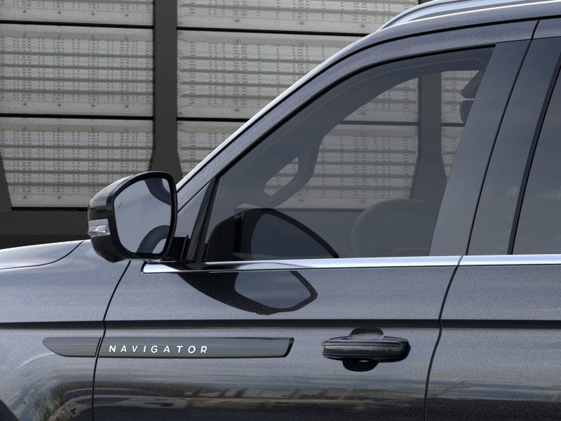 Lincoln Navigator L Vehicle Full-screen Gallery Image 21