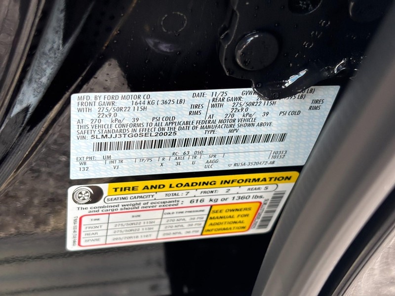 Lincoln Navigator L Vehicle Full-screen Gallery Image 27