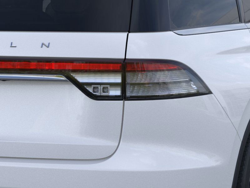 Lincoln Aviator Vehicle Full-screen Gallery Image 22