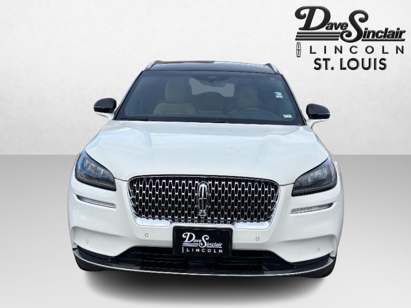 Lincoln Corsair Vehicle Full-screen Gallery Image 02