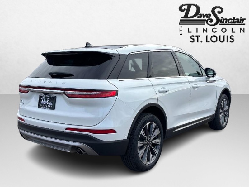 Lincoln Corsair Vehicle Full-screen Gallery Image 05