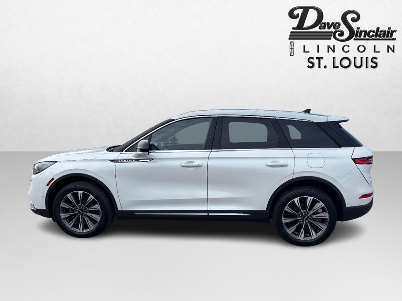 Lincoln Corsair Vehicle Full-screen Gallery Image 09