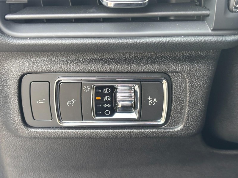 Lincoln Corsair Vehicle Full-screen Gallery Image 17