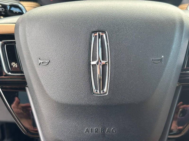 Lincoln Corsair Vehicle Full-screen Gallery Image 19