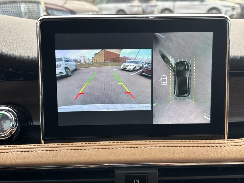 Lincoln Corsair Vehicle Full-screen Gallery Image 23