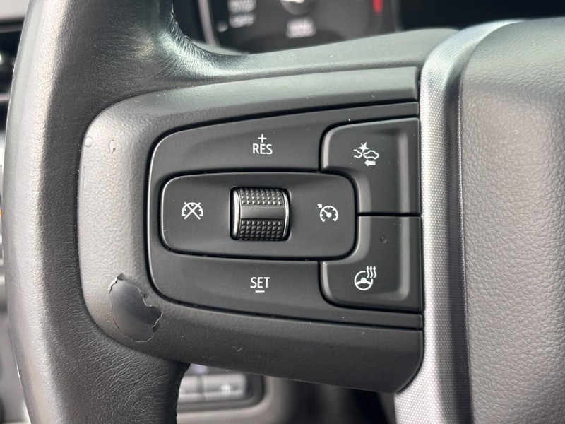 GMC Yukon Vehicle Full-screen Gallery Image 20