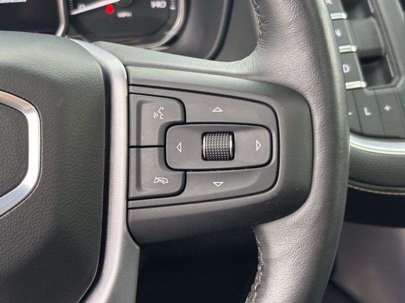 GMC Yukon Vehicle Full-screen Gallery Image 22