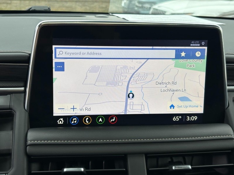 GMC Yukon Vehicle Full-screen Gallery Image 25