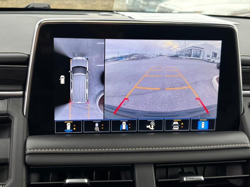 GMC Yukon Vehicle Full-screen Gallery Image 26