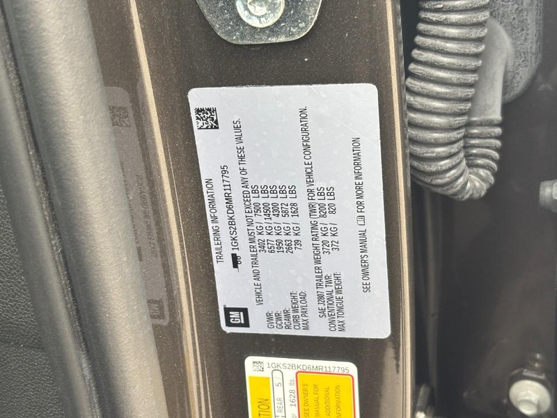 GMC Yukon Vehicle Full-screen Gallery Image 28