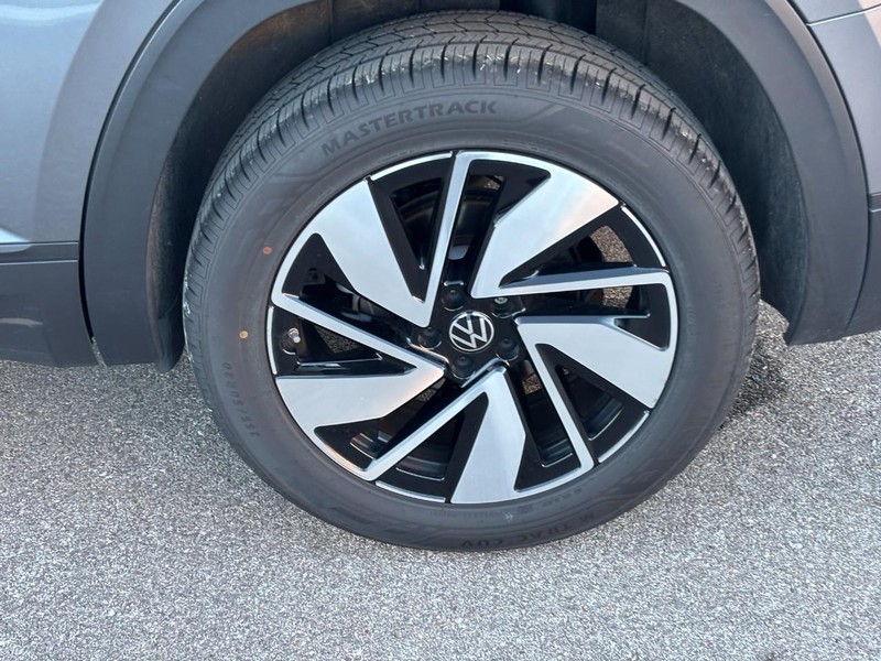 Volkswagen Atlas Vehicle Full-screen Gallery Image 10