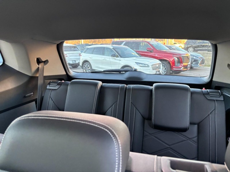 Volkswagen Atlas Vehicle Full-screen Gallery Image 11