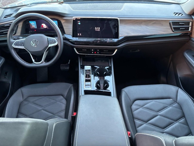 Volkswagen Atlas Vehicle Full-screen Gallery Image 13