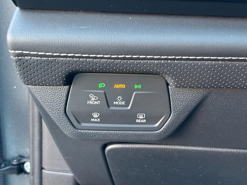 Volkswagen Atlas Vehicle Full-screen Gallery Image 18