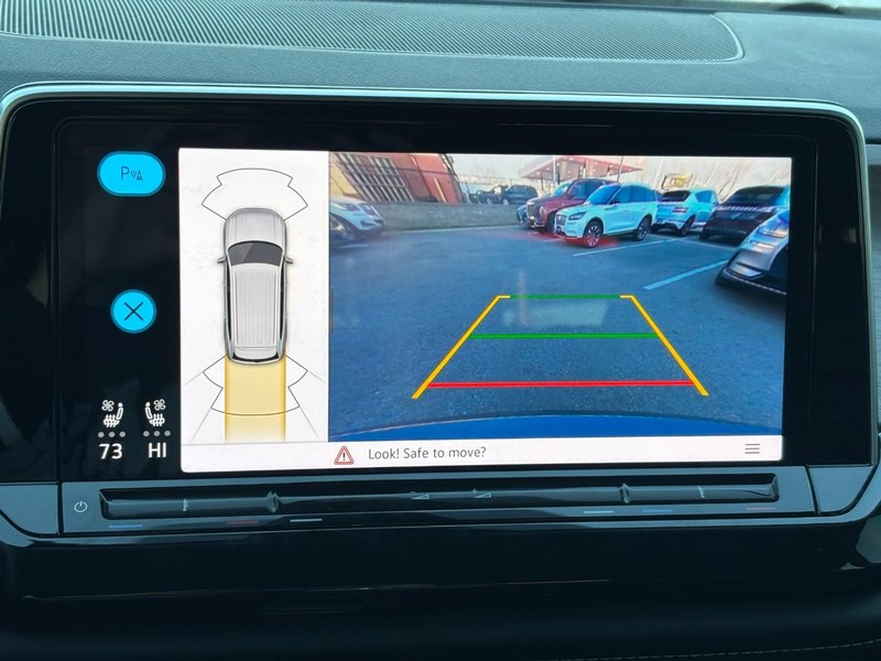 Volkswagen Atlas Vehicle Full-screen Gallery Image 24