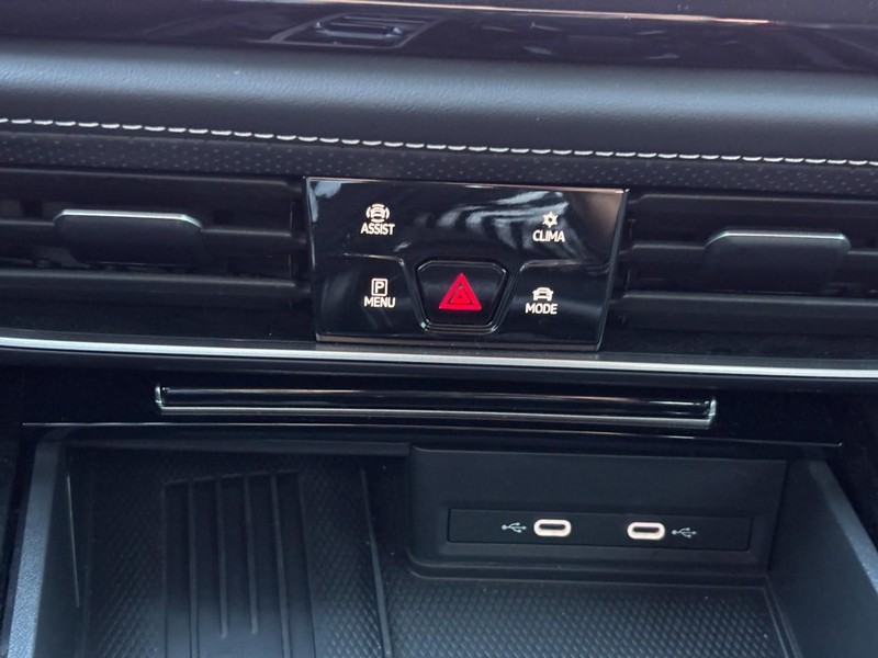 Volkswagen Atlas Vehicle Full-screen Gallery Image 25