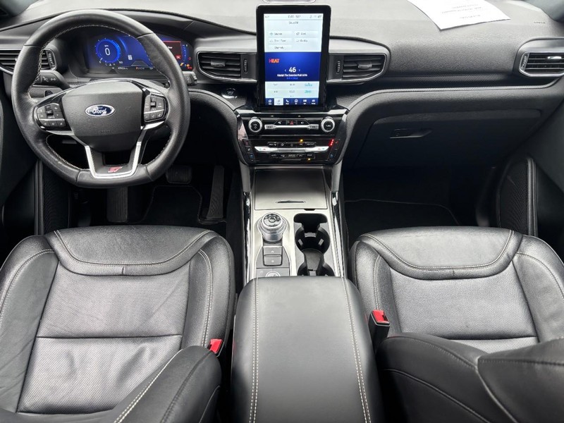 Ford Explorer Vehicle Full-screen Gallery Image 13