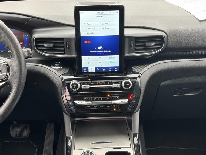 Ford Explorer Vehicle Full-screen Gallery Image 15