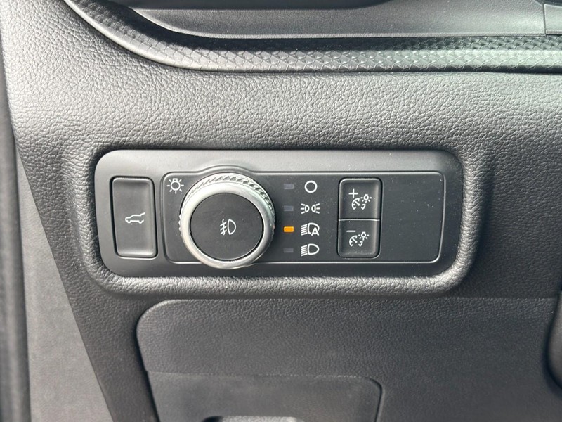 Ford Explorer Vehicle Full-screen Gallery Image 18