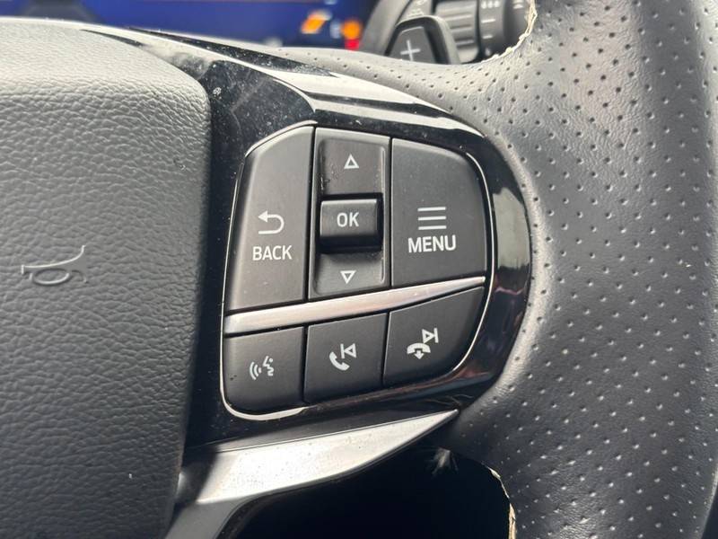 Ford Explorer Vehicle Full-screen Gallery Image 21