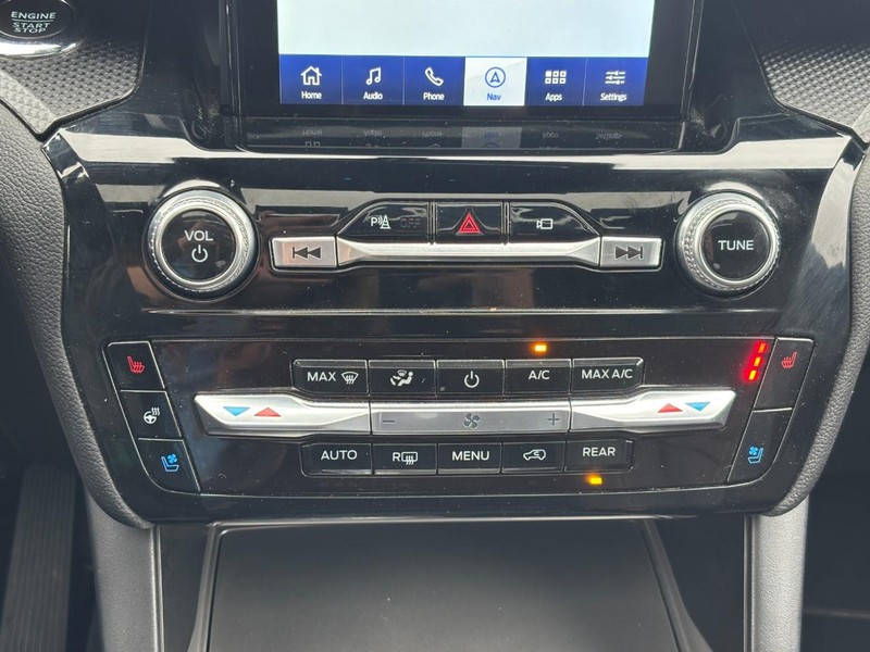 Ford Explorer Vehicle Full-screen Gallery Image 26