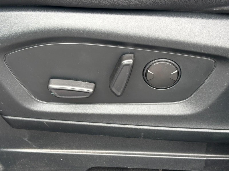 Ford Explorer Vehicle Full-screen Gallery Image 27