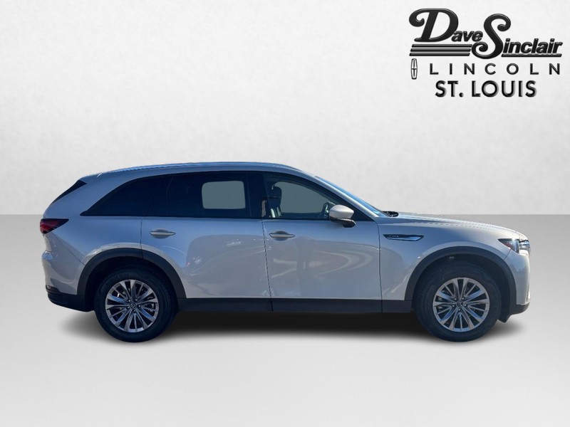 Mazda CX-90 Vehicle Full-screen Gallery Image 04