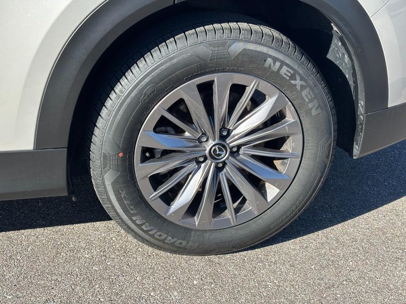 Mazda CX-90 Vehicle Full-screen Gallery Image 10