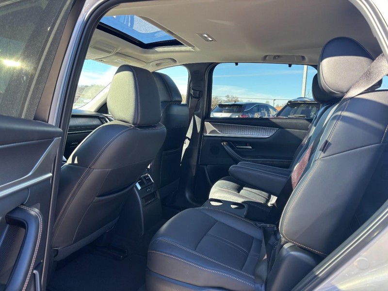 Mazda CX-90 Vehicle Full-screen Gallery Image 12