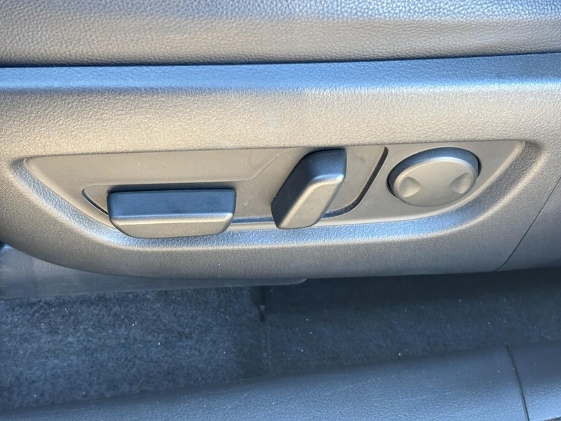 Mazda CX-90 Vehicle Full-screen Gallery Image 17