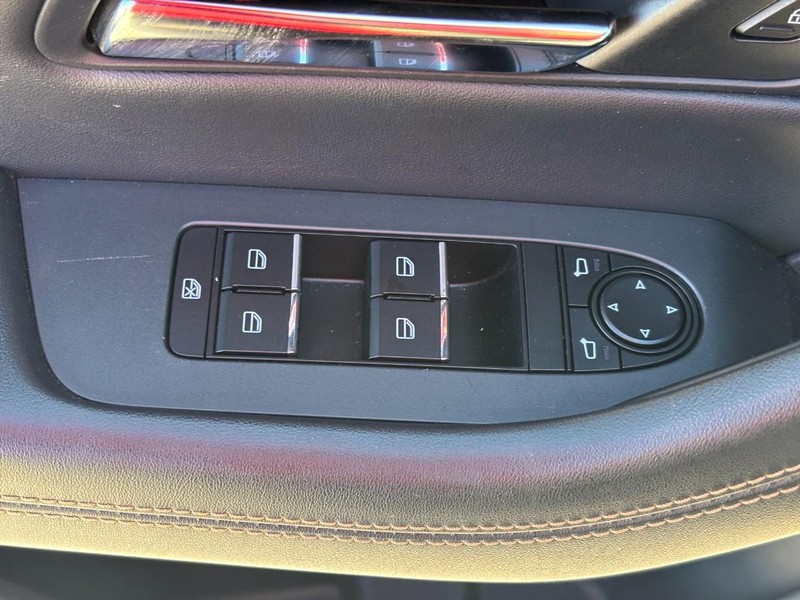 Mazda CX-90 Vehicle Full-screen Gallery Image 18