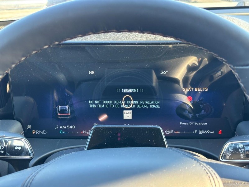 Lincoln Aviator Vehicle Full-screen Gallery Image 24