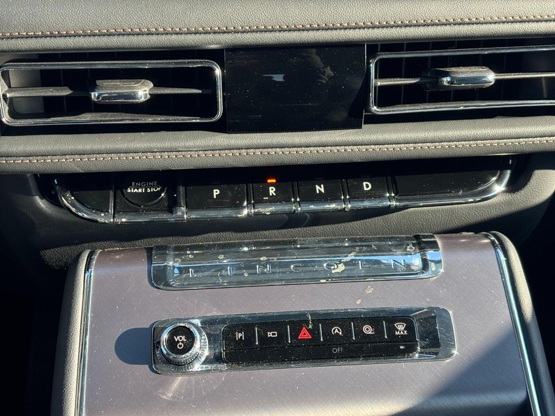 Lincoln Aviator Vehicle Full-screen Gallery Image 27