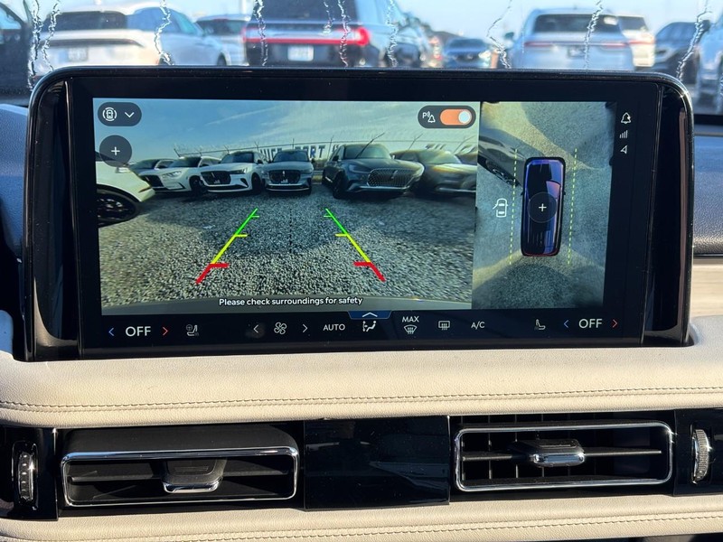 Lincoln Aviator Vehicle Full-screen Gallery Image 25