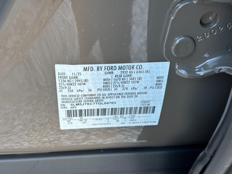 Lincoln Aviator Vehicle Full-screen Gallery Image 27