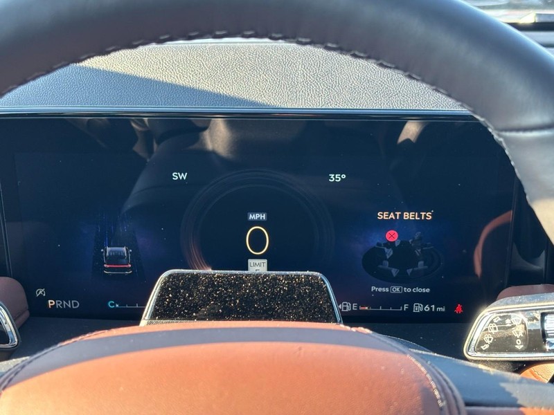 Lincoln Aviator Vehicle Full-screen Gallery Image 24