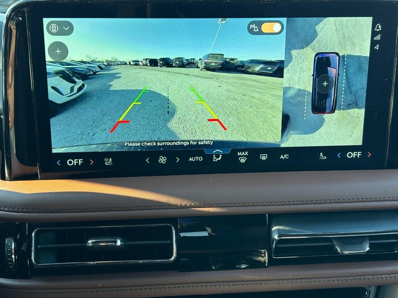 Lincoln Aviator Vehicle Full-screen Gallery Image 26