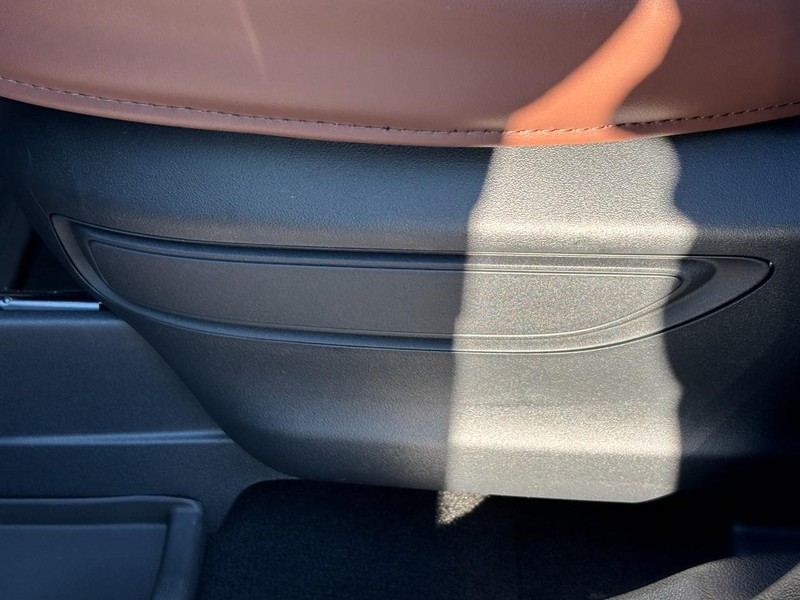 Lincoln Aviator Vehicle Full-screen Gallery Image 28