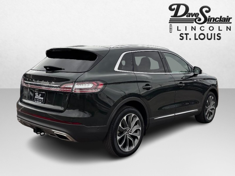 Lincoln Nautilus Vehicle Full-screen Gallery Image 05