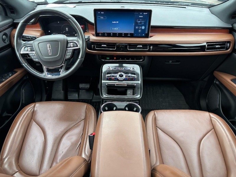 Lincoln Nautilus Vehicle Full-screen Gallery Image 12