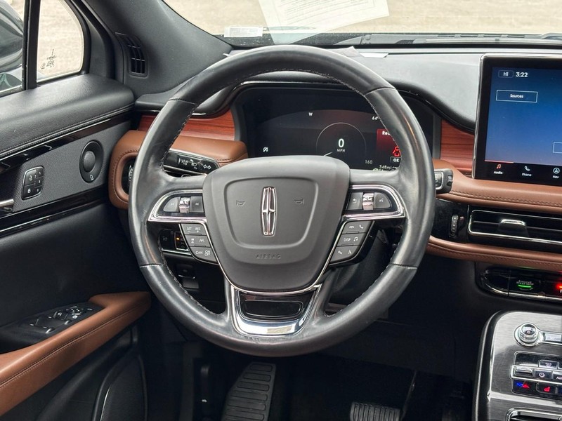 Lincoln Nautilus Vehicle Full-screen Gallery Image 13