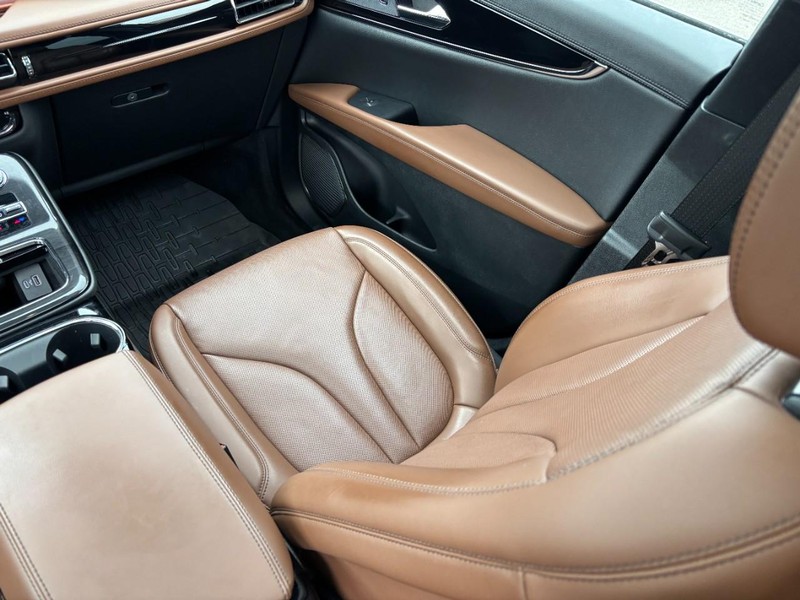 Lincoln Nautilus Vehicle Full-screen Gallery Image 15