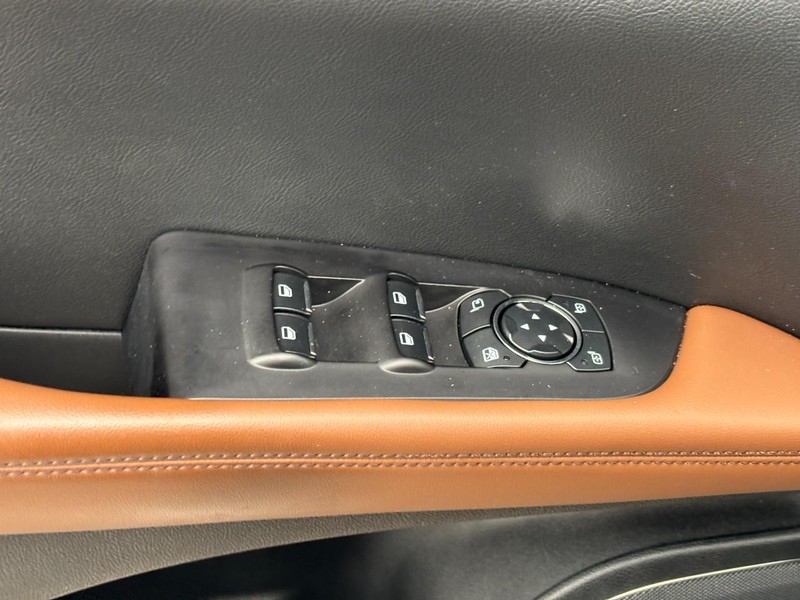 Lincoln Nautilus Vehicle Full-screen Gallery Image 17