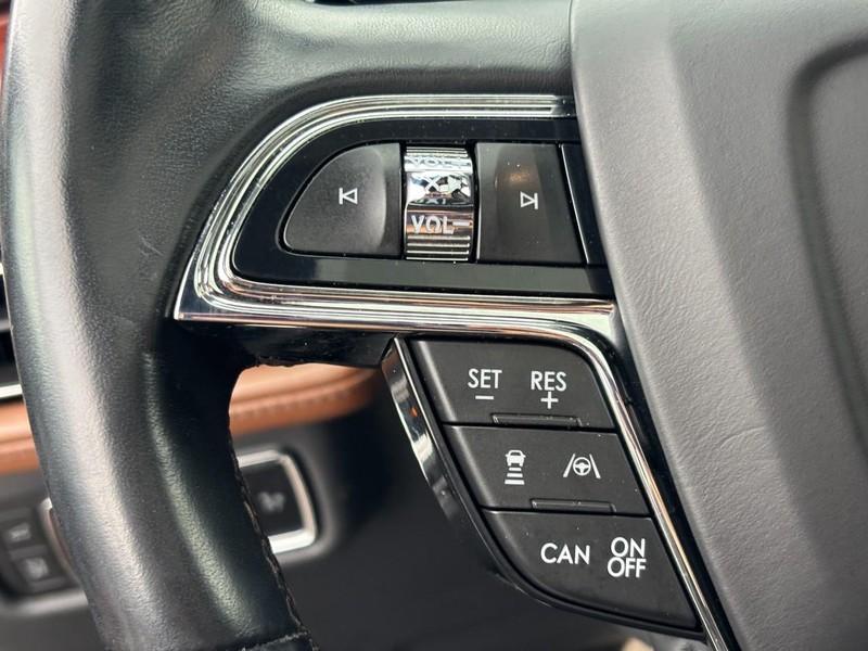 Lincoln Nautilus Vehicle Full-screen Gallery Image 19