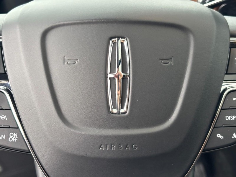 Lincoln Nautilus Vehicle Full-screen Gallery Image 20