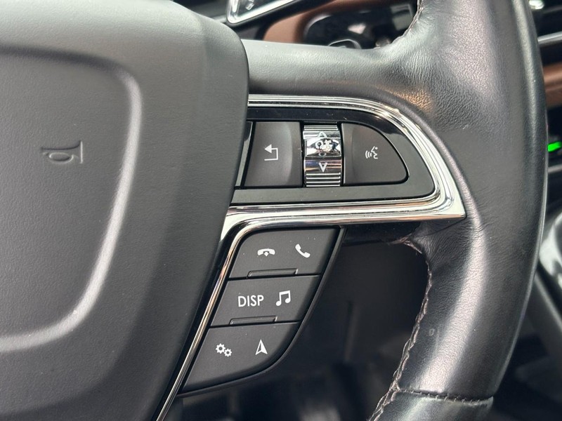 Lincoln Nautilus Vehicle Full-screen Gallery Image 21