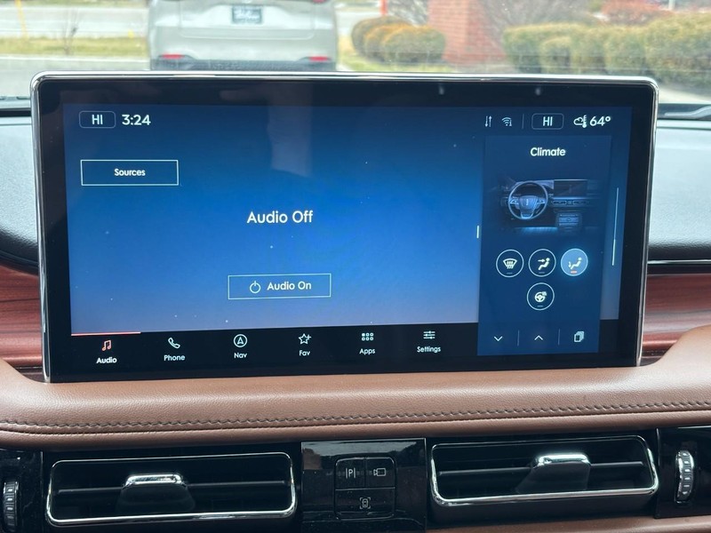 Lincoln Nautilus Vehicle Full-screen Gallery Image 23