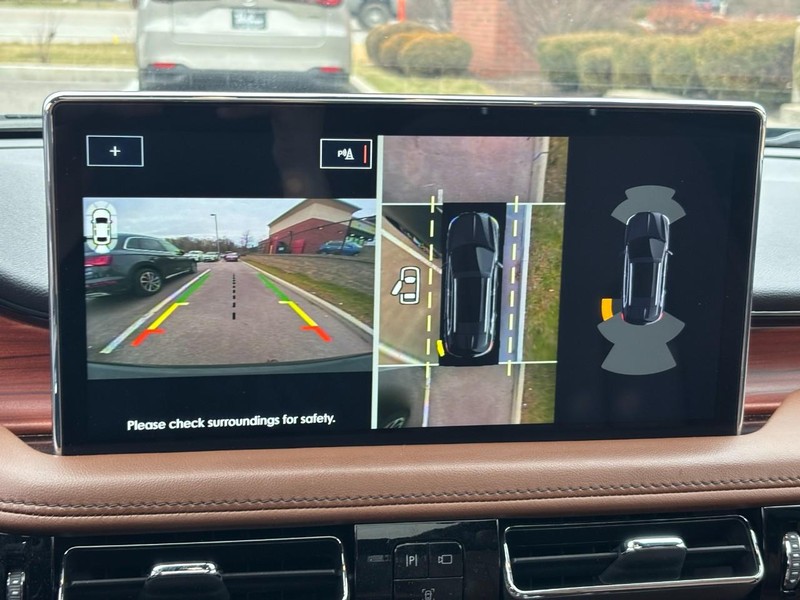 Lincoln Nautilus Vehicle Full-screen Gallery Image 24